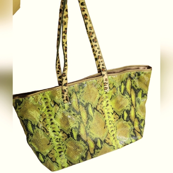 CLEVER CARRIAGE CHEETAH PYTHON TOTE - Picture 7 of 14